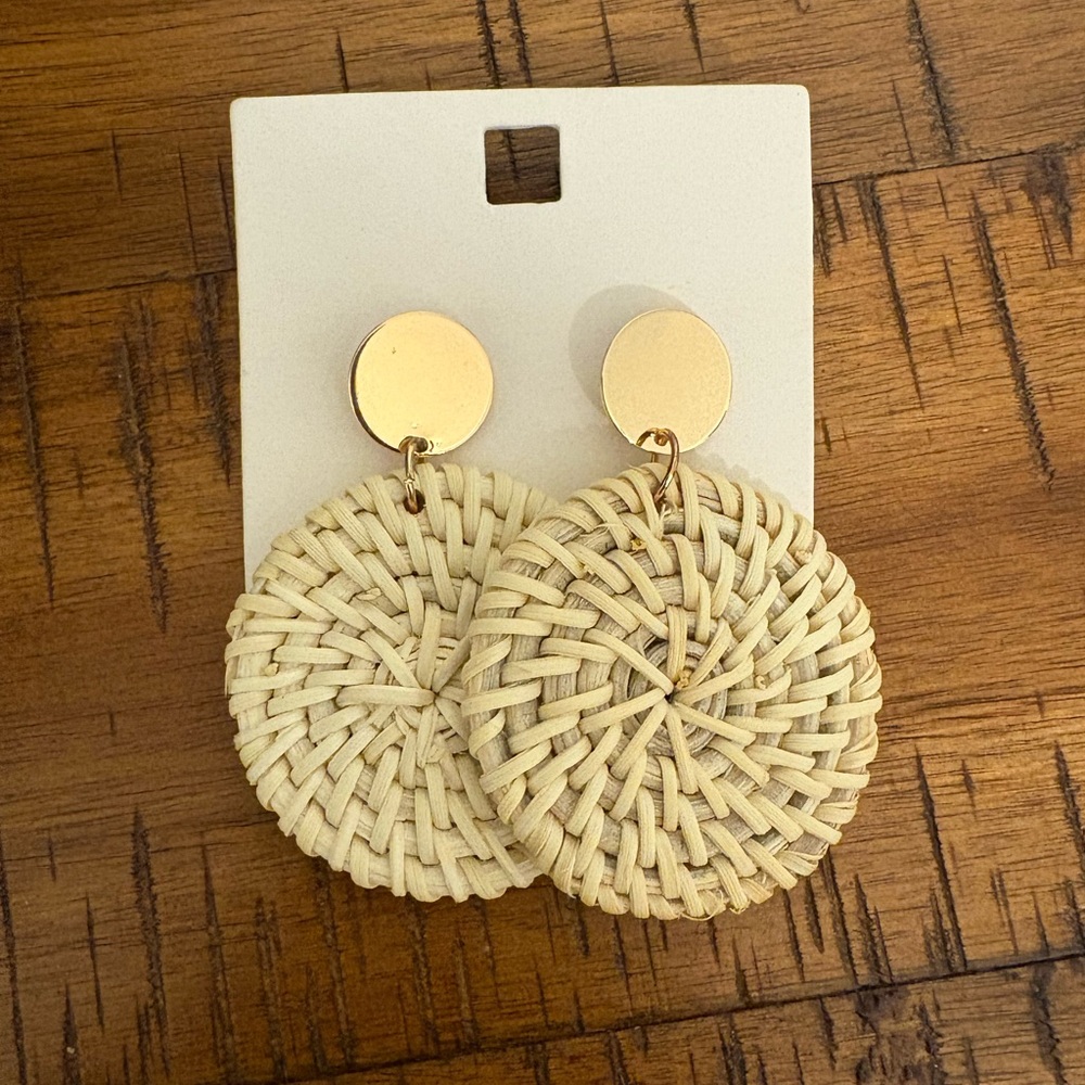 🔴2/$10- Gold and Cream Woven Earrings